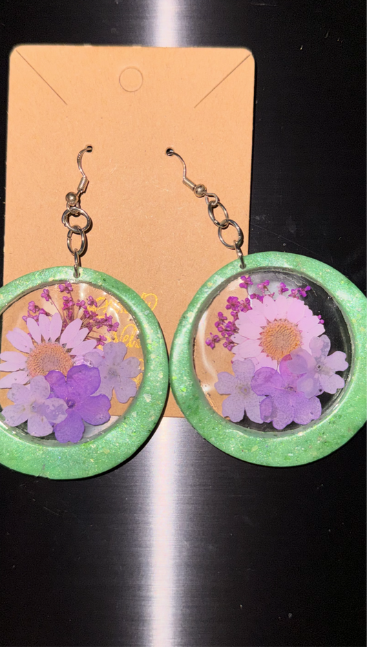 Blissful Jade Earring Medium Hoop set (Middle filling of Violet & Pastel Purple flowers with Violet Purple Baby’s Breath)
