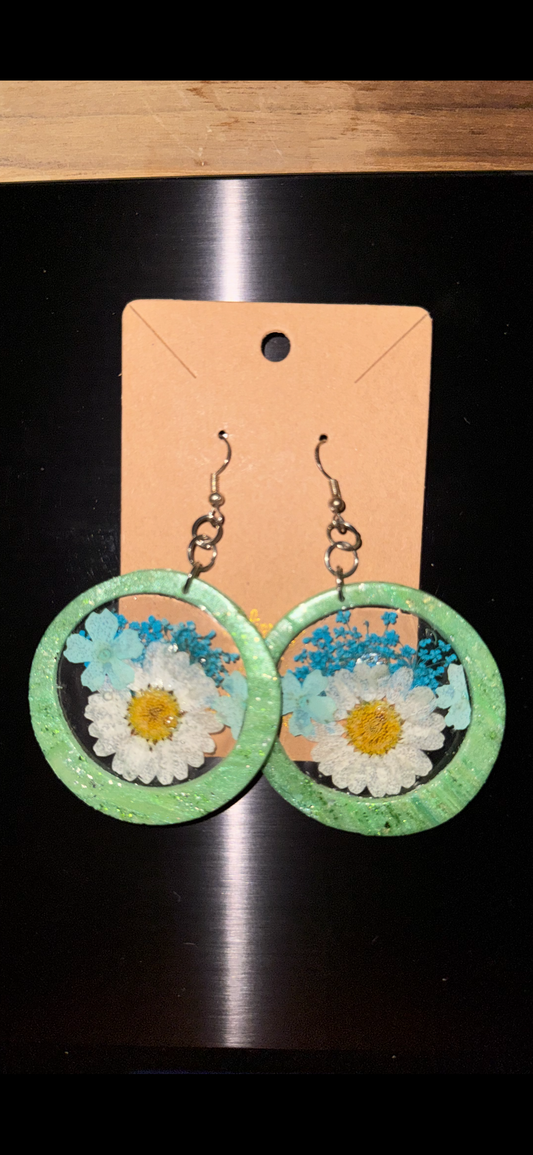 Blissful Jade Earring Medium Hoop set (Middle filling of White Daisy and Soft Blue flowers with Teal Blue Baby’s Breath)