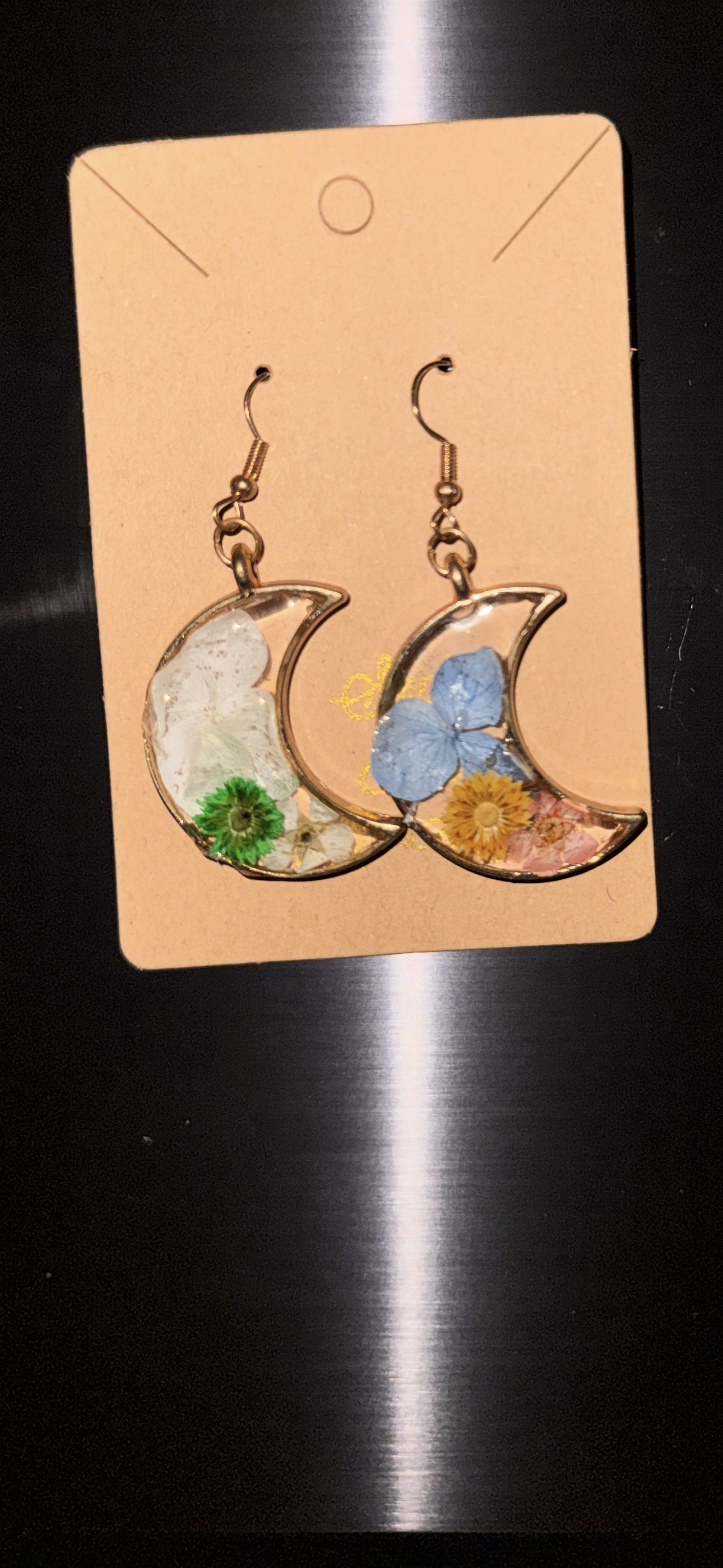 Resin Flowers Crescent (Multi mix of White, Marigold Yellow, Green, Light Pearlized Blue, & Pale Pink)